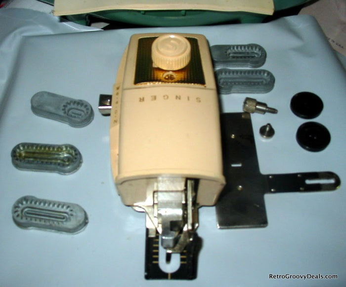 1960 Singer Green Atomic Case Sewing Buttonhole Maker case #489500 or 489510