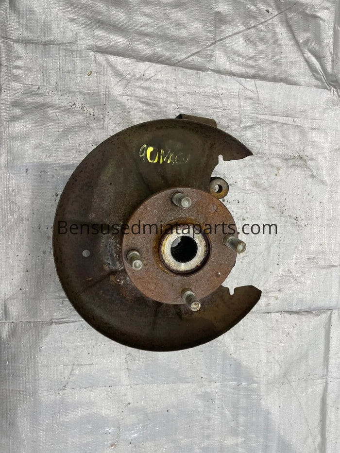 1990-1993 Mazda Miata Mx-5 OEM Rear Spindle Knuckle Passenger RH Side NO ABS 90NAUC 90-93 — Mazda Miata OEM used part product photo