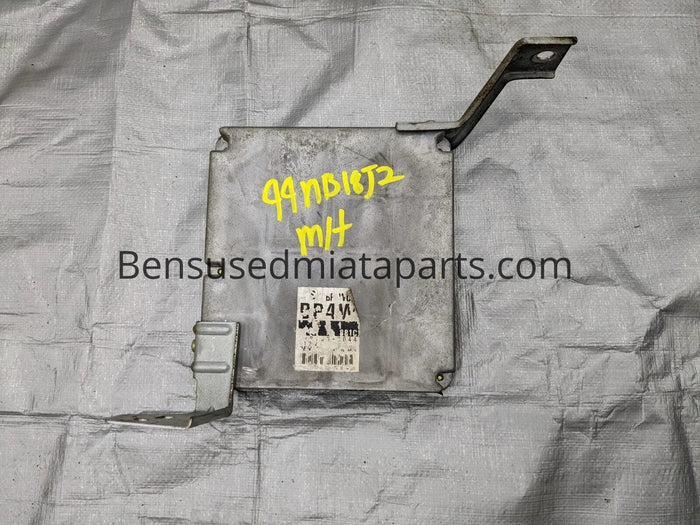 1999-2000 Mazda Miata Mx-5 OEM 1.8L Engine Control Module ECU ECM BP4W18881C 99NB18J2 99-00 — Mazda Miata OEM used part product photo