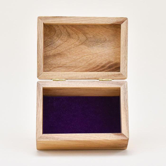 Myrtlewood Jewelry Box, Large open felt liner detail