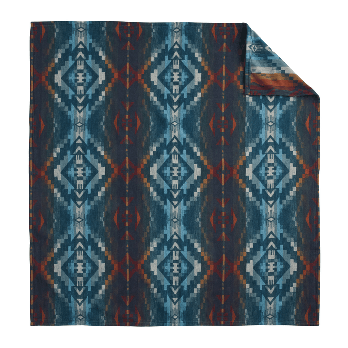 Pendleton Carico Lake Throw Blanket Gift Pack Jaquard Front